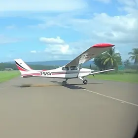 Avião de pequeno porte faz pouso forçado, na Grande João Pessoa; VÍDEO
